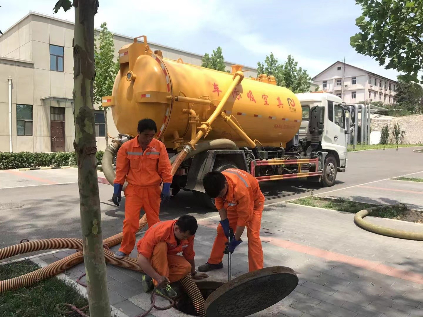 枣阳化粪池清理与5-8吨吸粪车施工效率分析